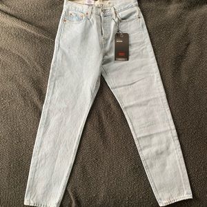 Levi’s Light Wash Wedgie Fit
